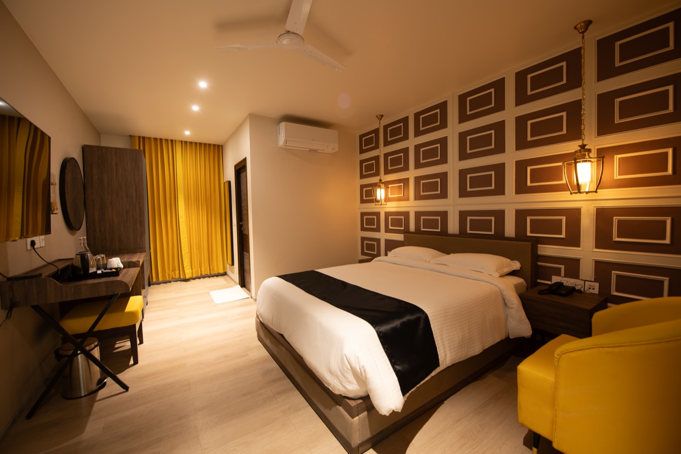 Deluxe King room
