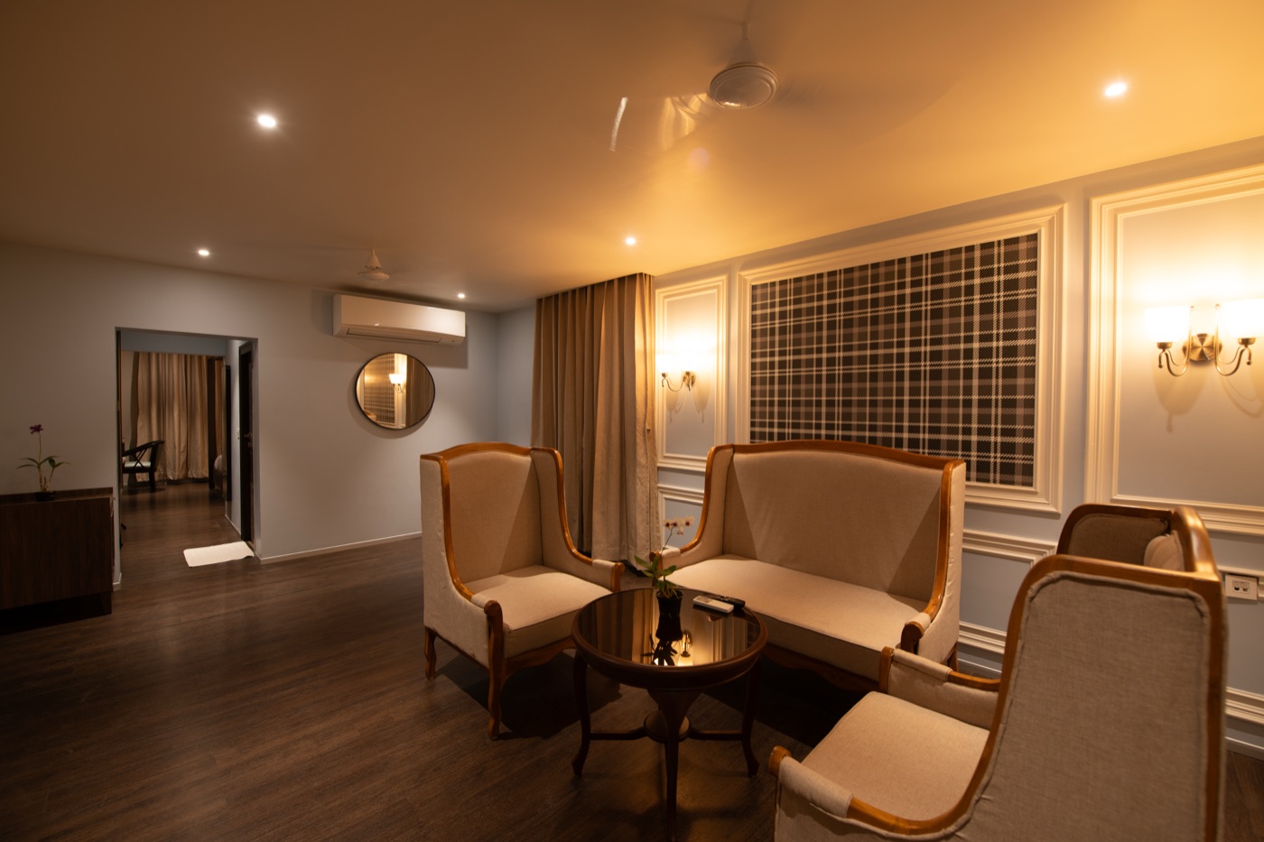 Suite lounge